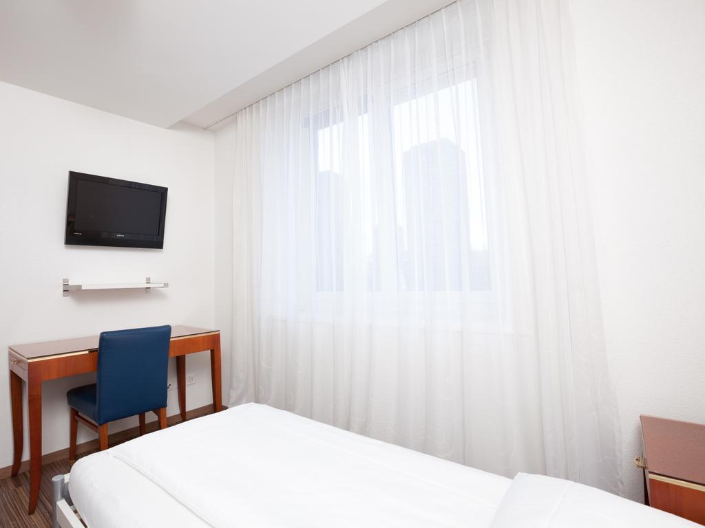 Swiss Star Marc Aurel - Self Check-In Apartment Zurich Ruang foto