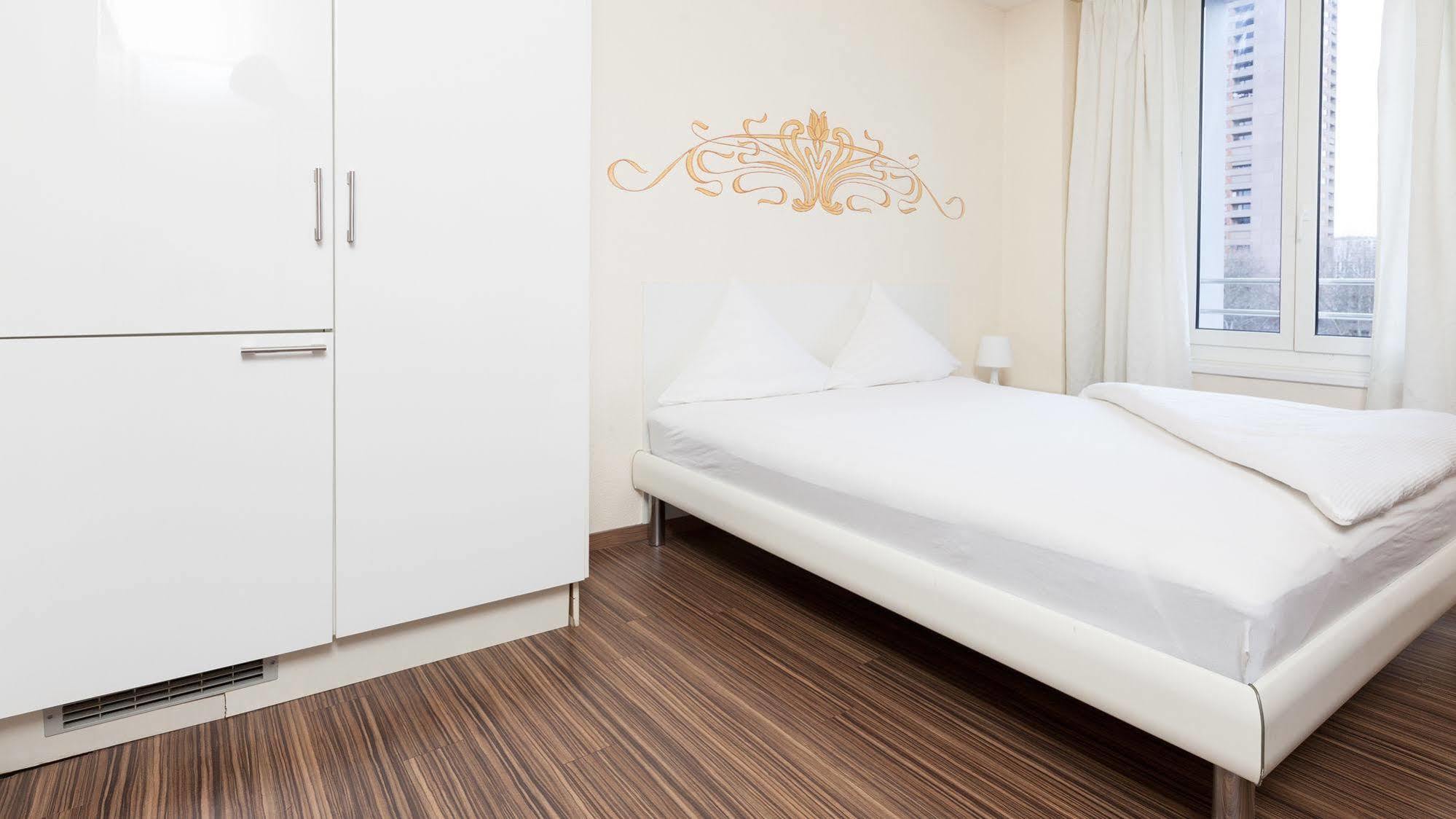 Swiss Star Marc Aurel - Self Check-In Apartment Zurich Bagian luar foto